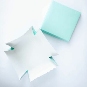 CAJA SORPRESA COLORES 19X19X12.5 X10UN.